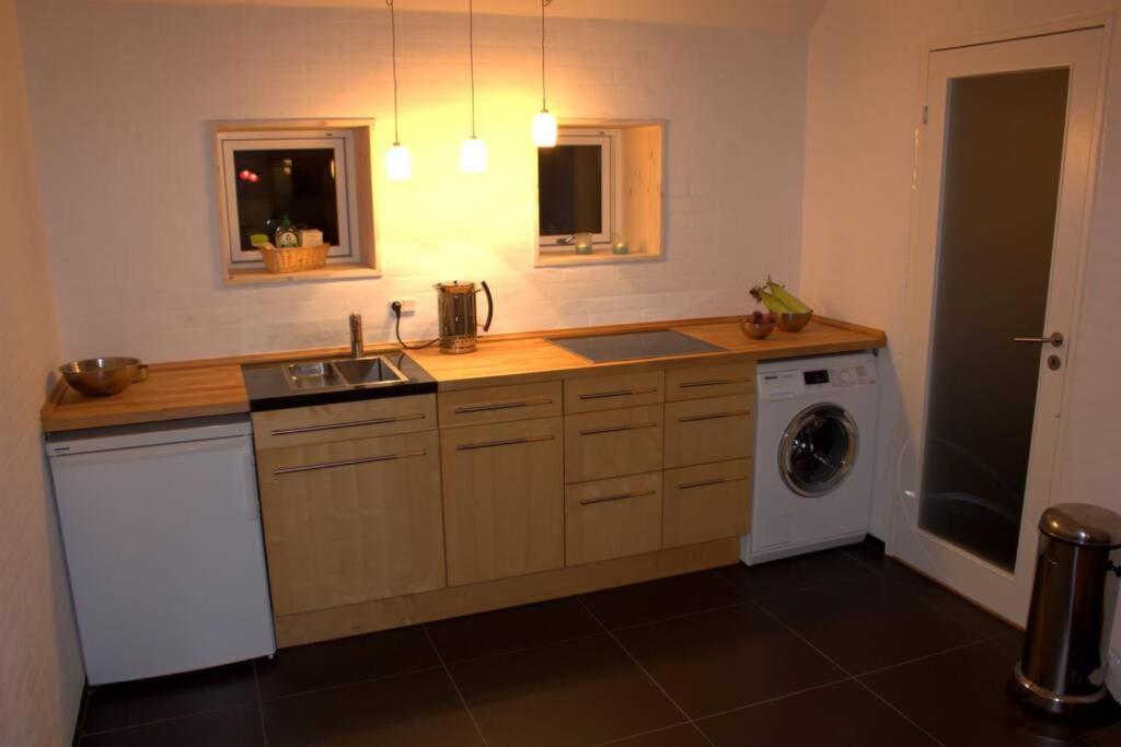 Oak Cottage Near Ronne & Beach Esterno foto